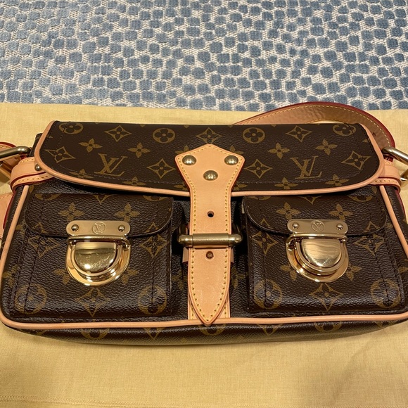 Louis Vuitton Monogram Canvas Hudson PM - Picture 4 of 8